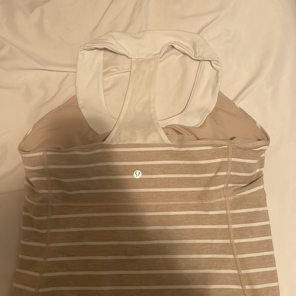 Athletic lulu shirt with build in sports bra - Picture 2 of 2